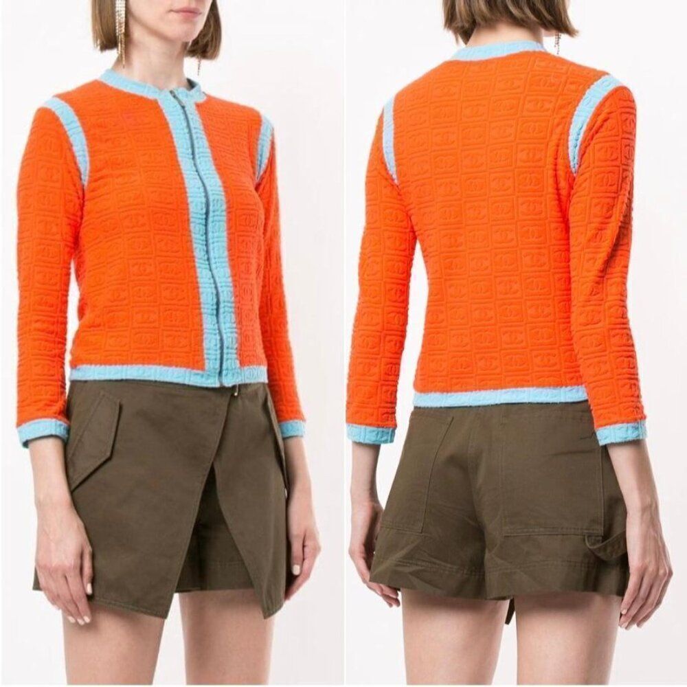 Rihanna in Rare Vintage CHANEL CC Logo Cropped Long Sleeve Sweater Jacke… - Picture 5 of 17